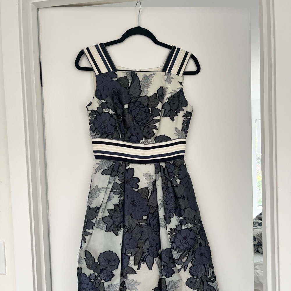 Caroline Herrera cocktail dress, blue flowers embroidered on tulle, all lined